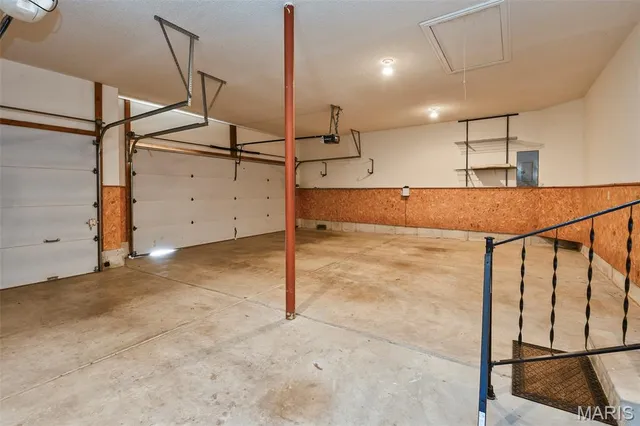 $399,900 | 899 West Sherwood Drive, Springfield, MO 65810