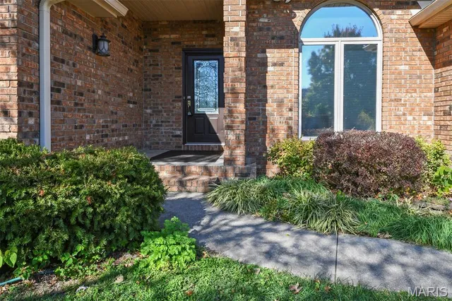 $399,900 | 899 West Sherwood Drive, Springfield, MO 65810