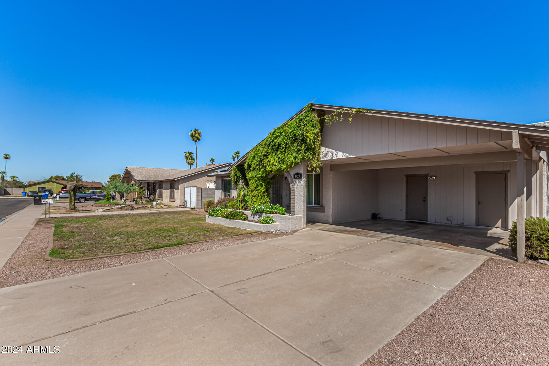 4428 East Wayland Road Phoenix, AZ 85040 - Photo 3 of 34 03-Wayland