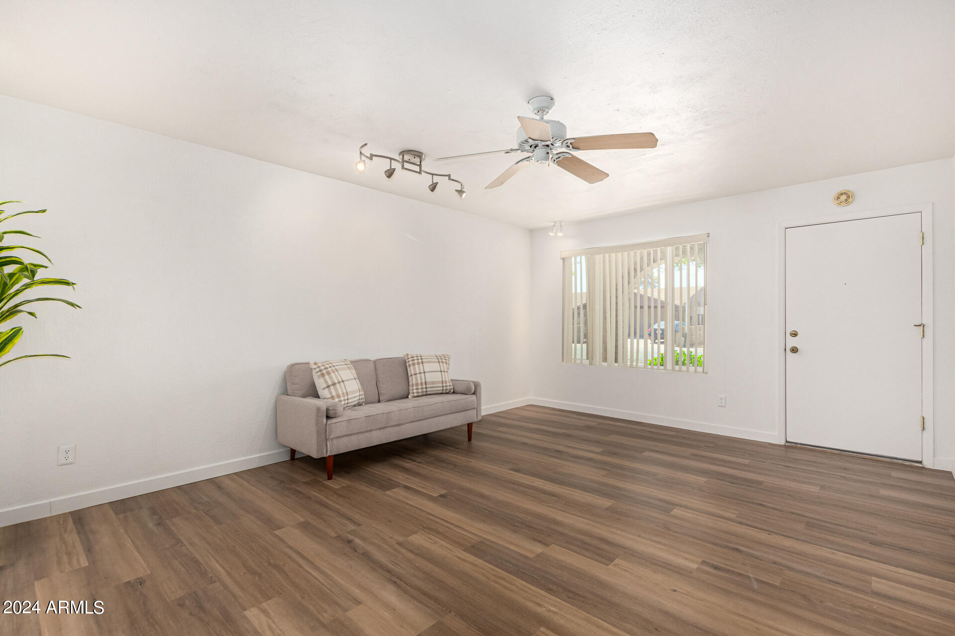 4428 East Wayland Road Phoenix, AZ 85040 - Photo 7 of 34 07-Wayland