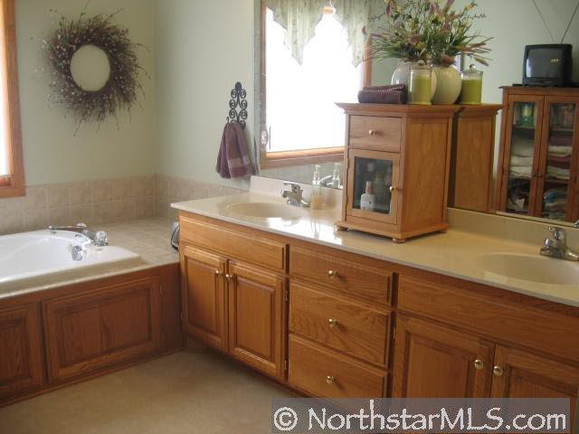 1072 Clipper Way Woodbury, MN 55125 - Photo 7 of 8