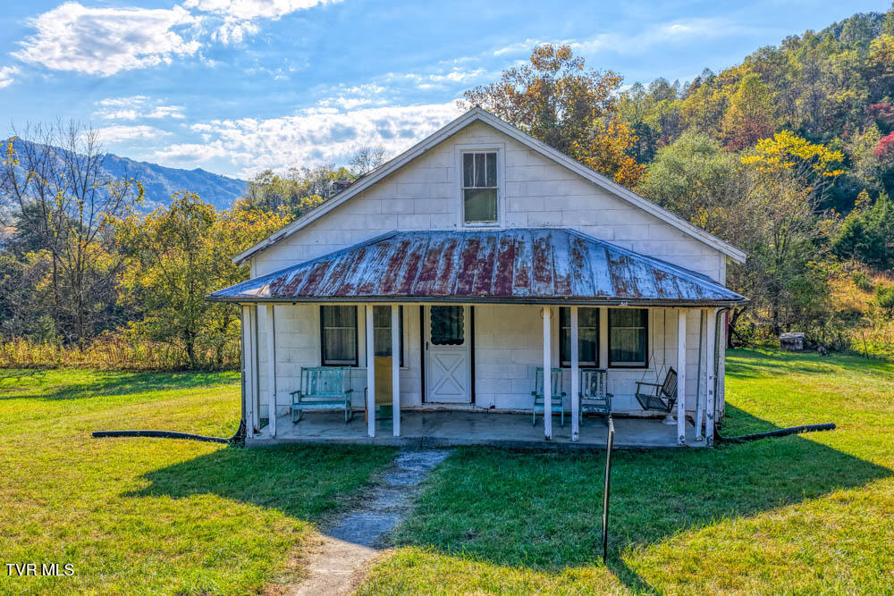 275 Wake Forest Road Eidson, TN 37731 - Photo 7 of 57 275 Wake Forest. Eidson MLSa (20 of 49)