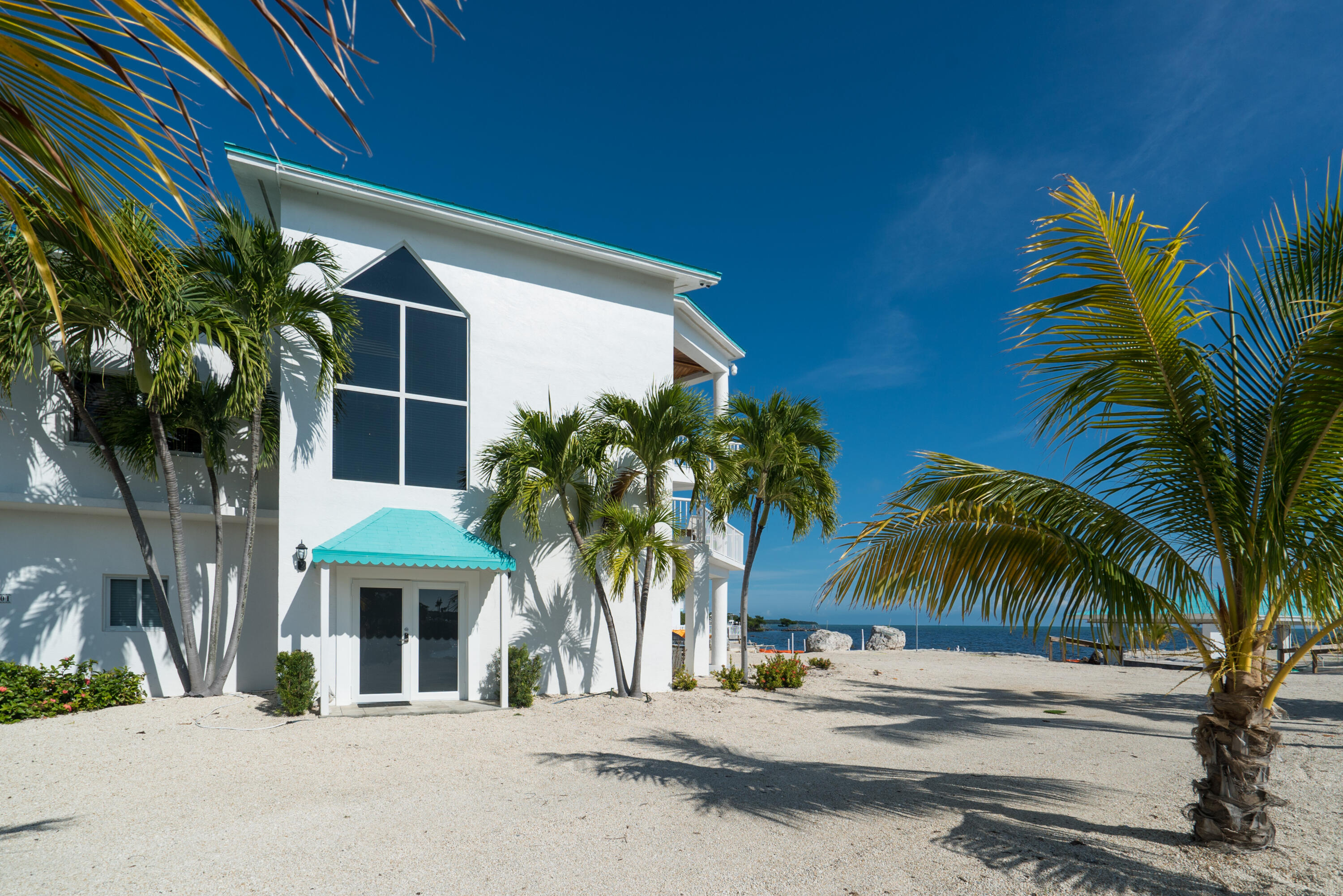 601 Cuda Lane Key Largo, FL 33037 - Photo 24 of 90 a view of multiple house with palm trees