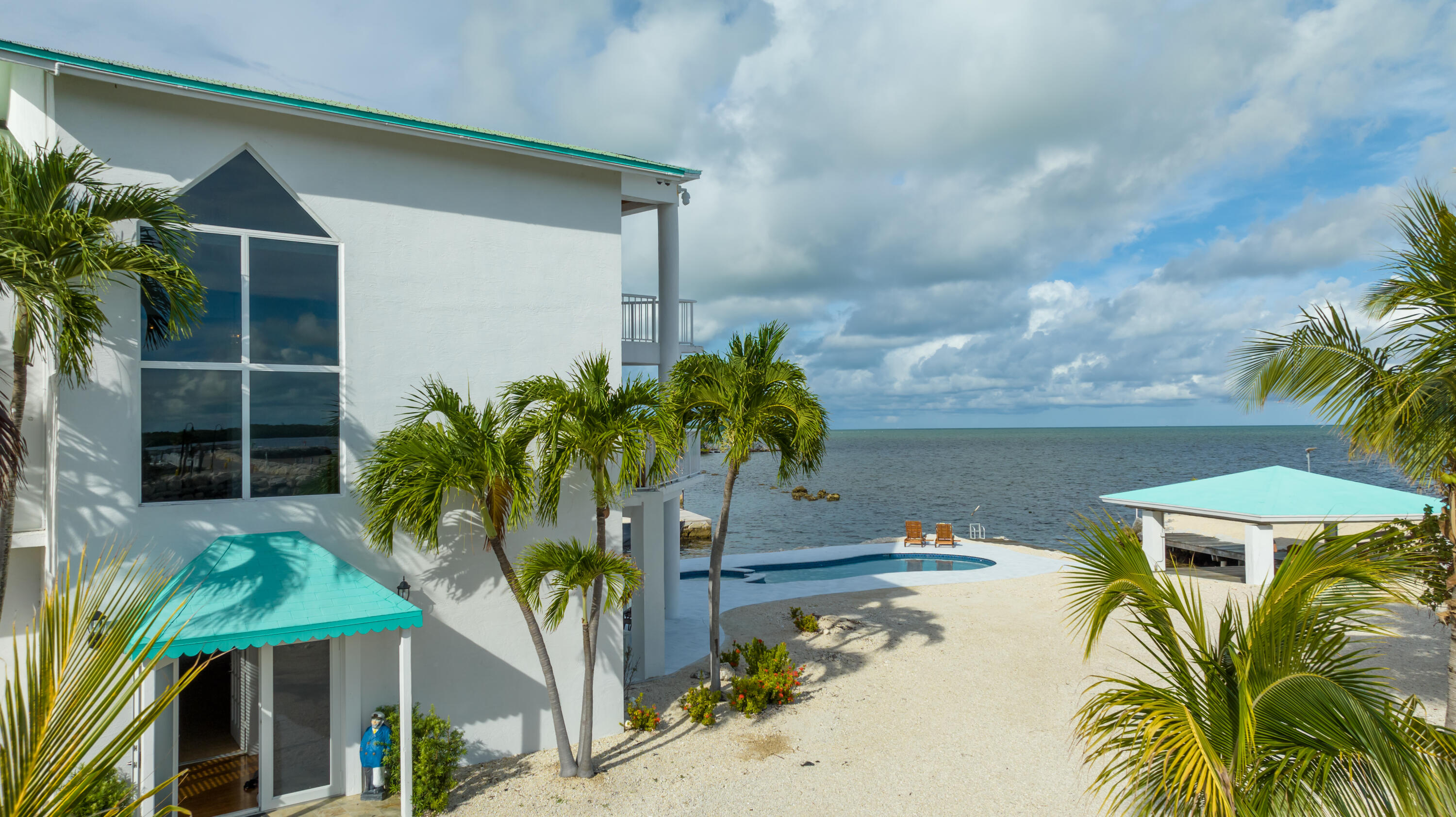 601 Cuda Lane Key Largo, FL 33037 - Photo 25 of 90 Front Entrance and yard view