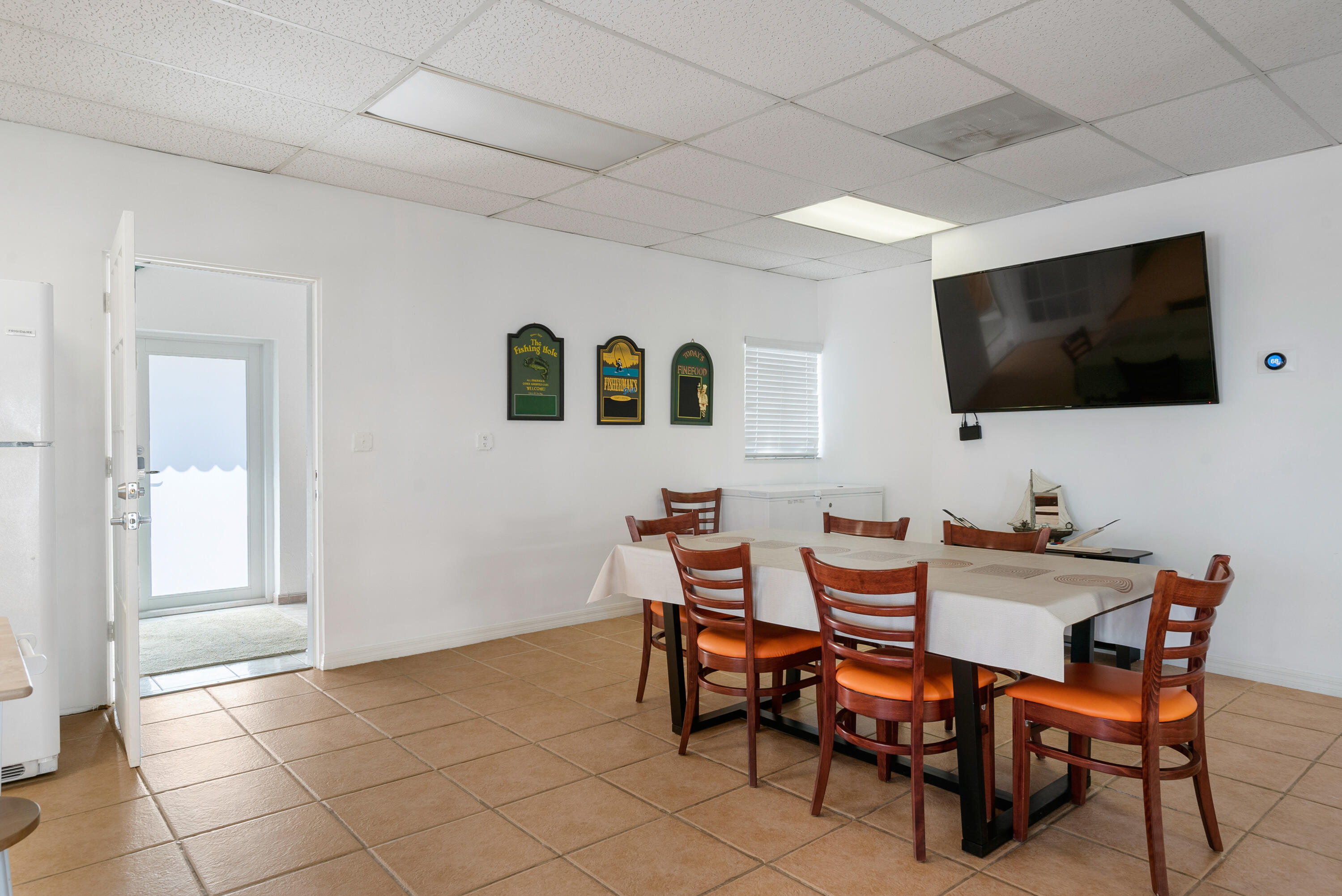 601 Cuda Lane Key Largo, FL 33037 - Photo 51 of 90 a view of a livingroom with furniture and a flat screen tv