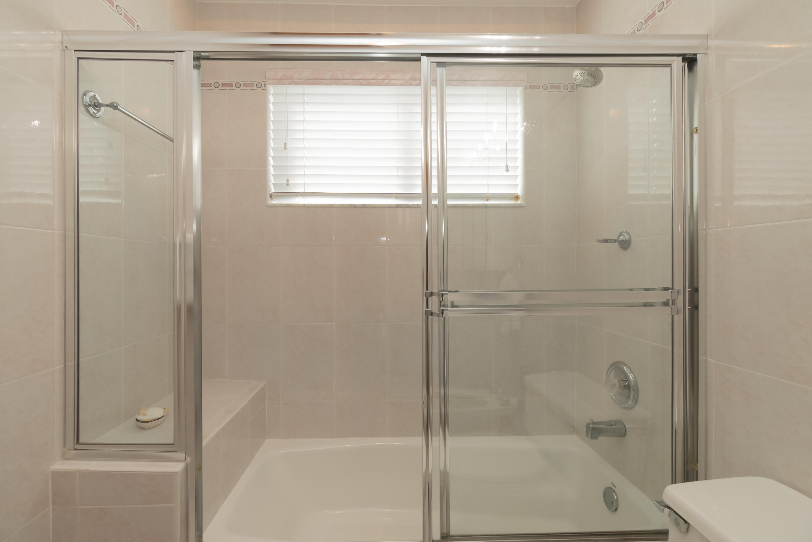 601 Cuda Lane Key Largo, FL 33037 - Photo 70 of 90 2nd Floor Bathroom Tub/Shower