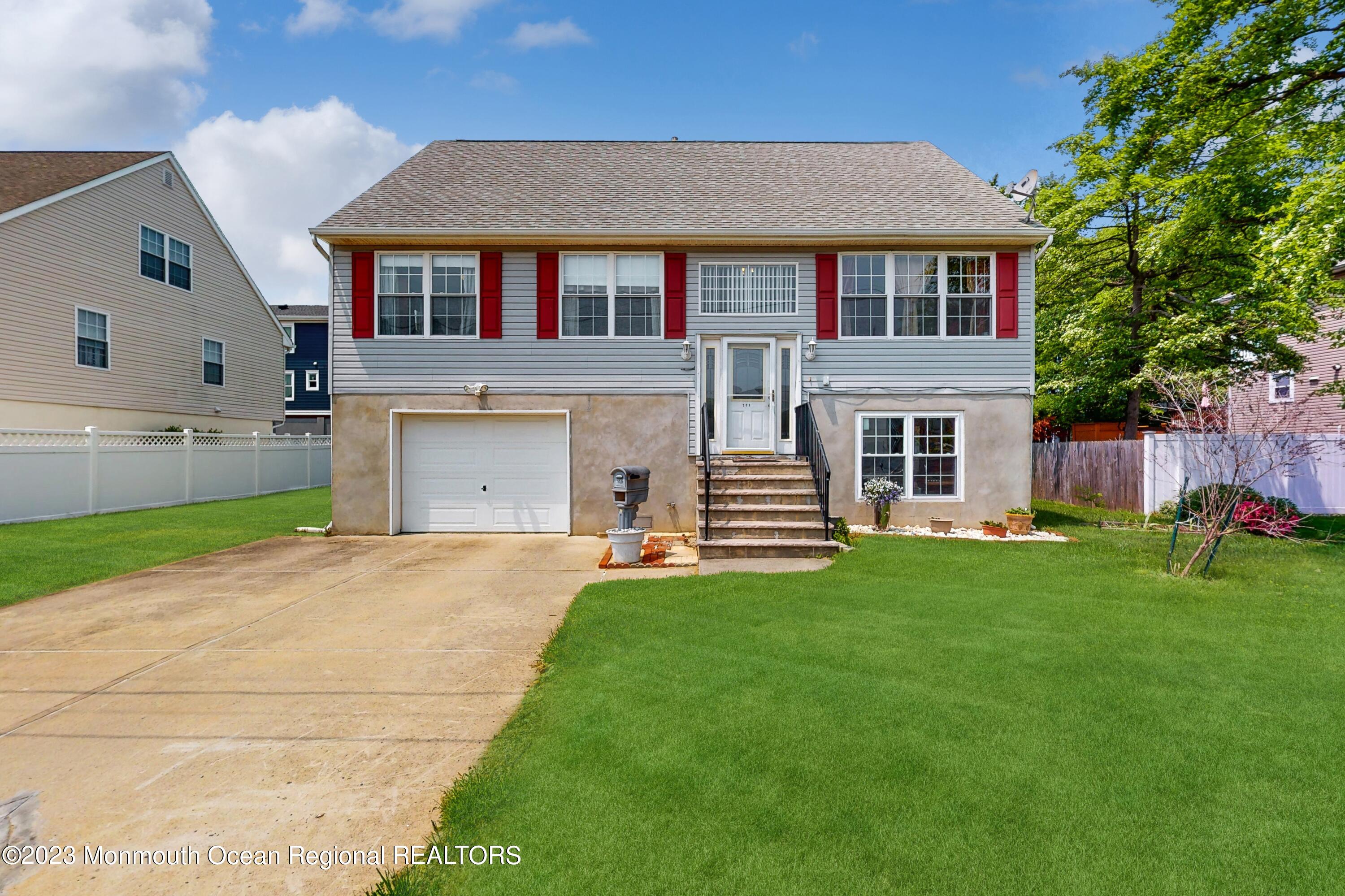 01_209RaritanStreet_2001_HiRes