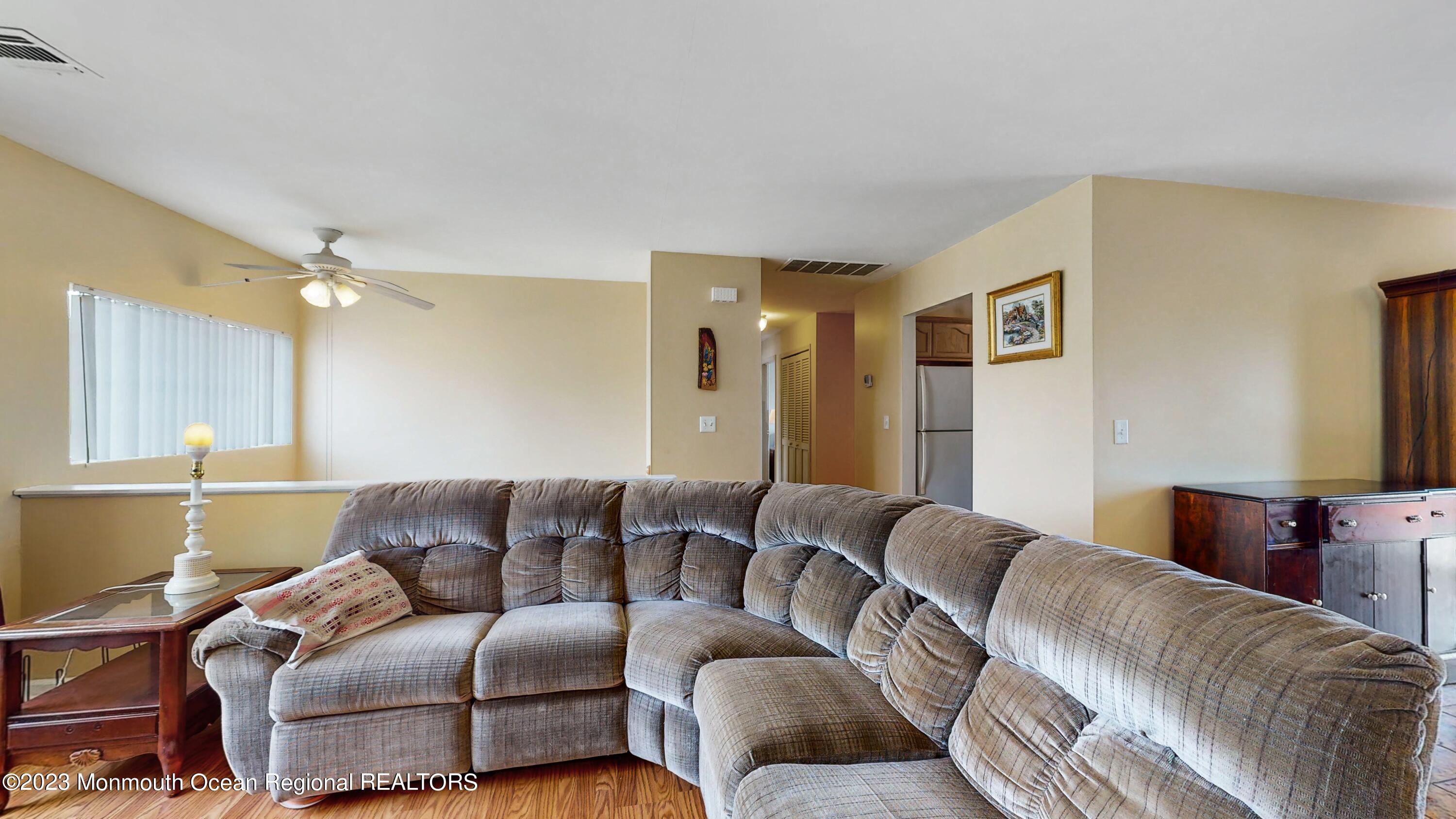 209 Raritan Street Union Beach, NJ 07735 - Photo 4 of 27 05_209RaritanStreet_2005_HiRes