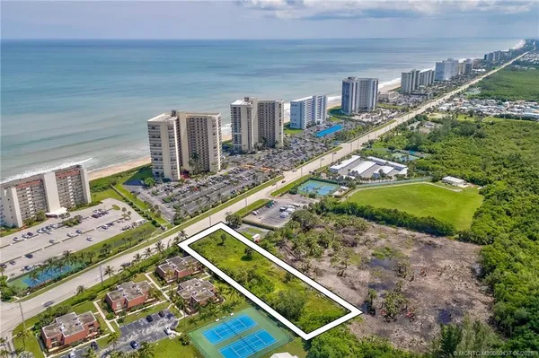 $1,900,000 | 9461 South Ocean Drive, Jensen Beach, FL 34957