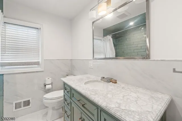 $5,000 | 6 Nottingham Road, West Orange, NJ 07052