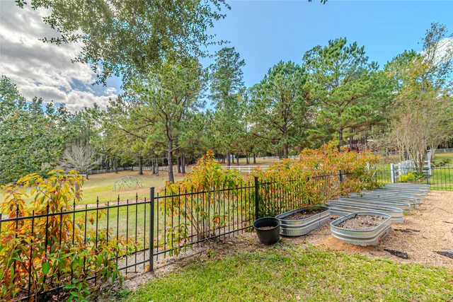 a view of an outdoor space with garden view