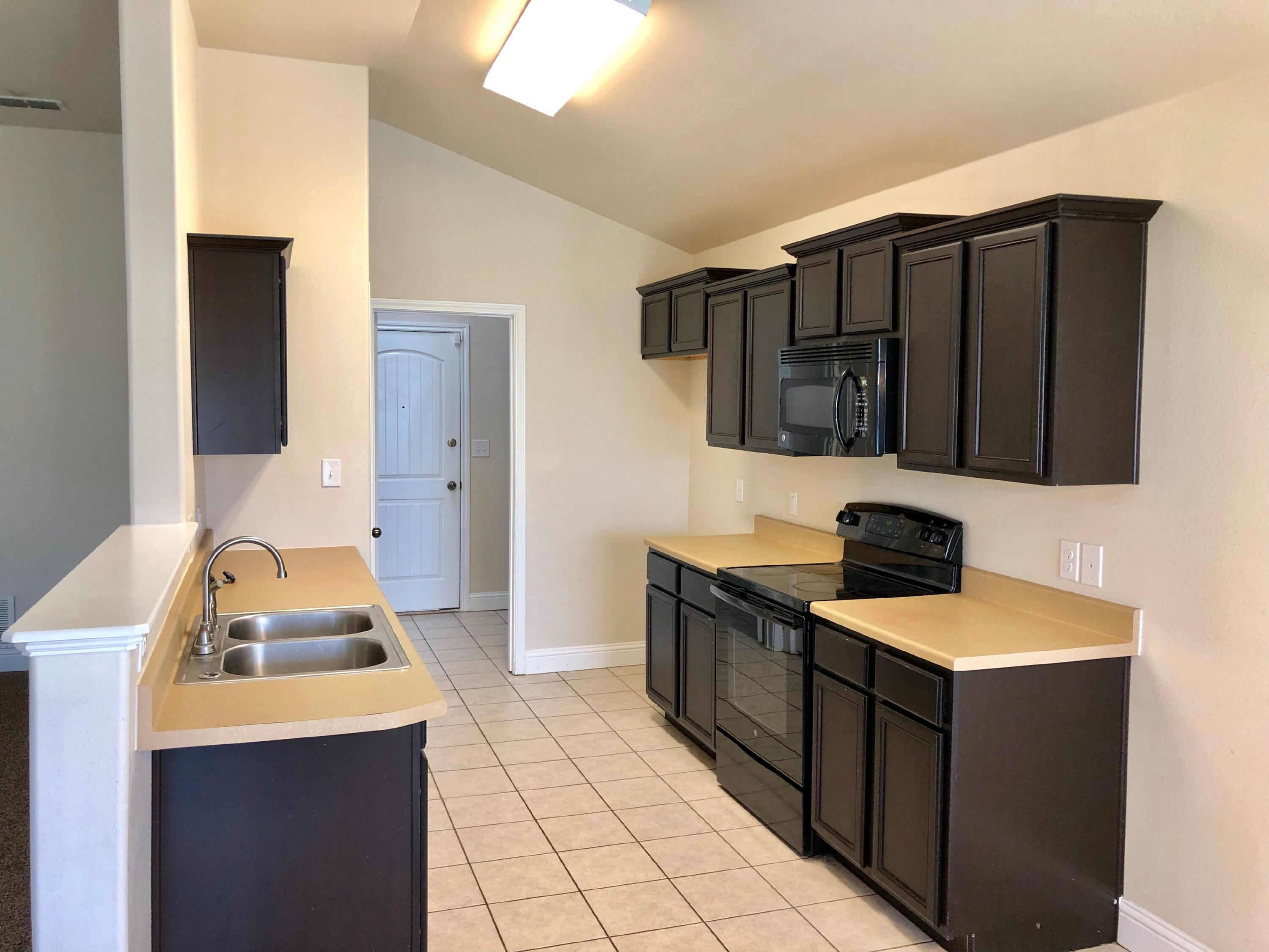 5524 110th Street Lubbock, TX 79424 - Photo 4 of 12 IMG_E1555