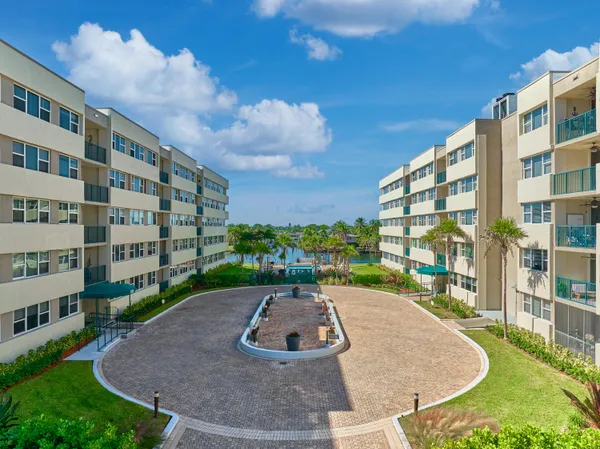 $2,600 | 1238 Hillsboro Mile, Unit 511, Pompano Beach, FL 33062