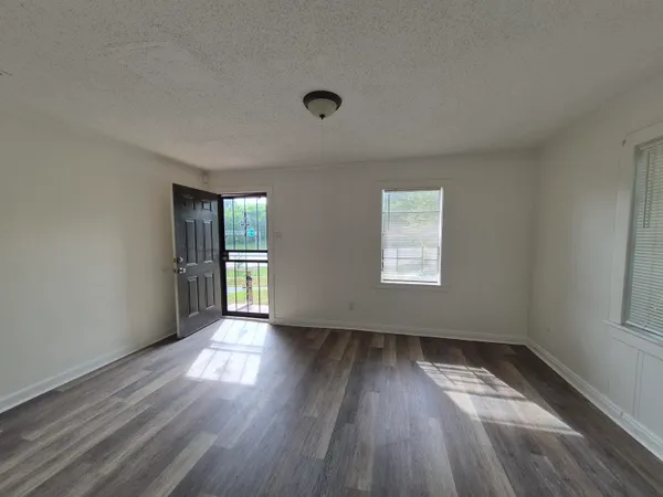 $1,100 | 2100 Riverside Boulevard, Memphis, TN 38109