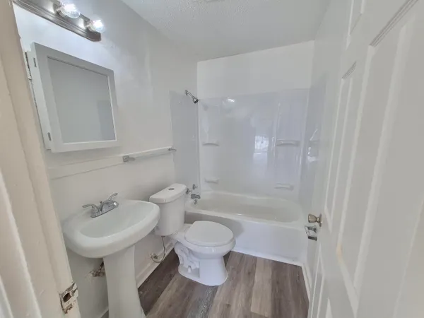 $1,100 | 2100 Riverside Boulevard, Memphis, TN 38109