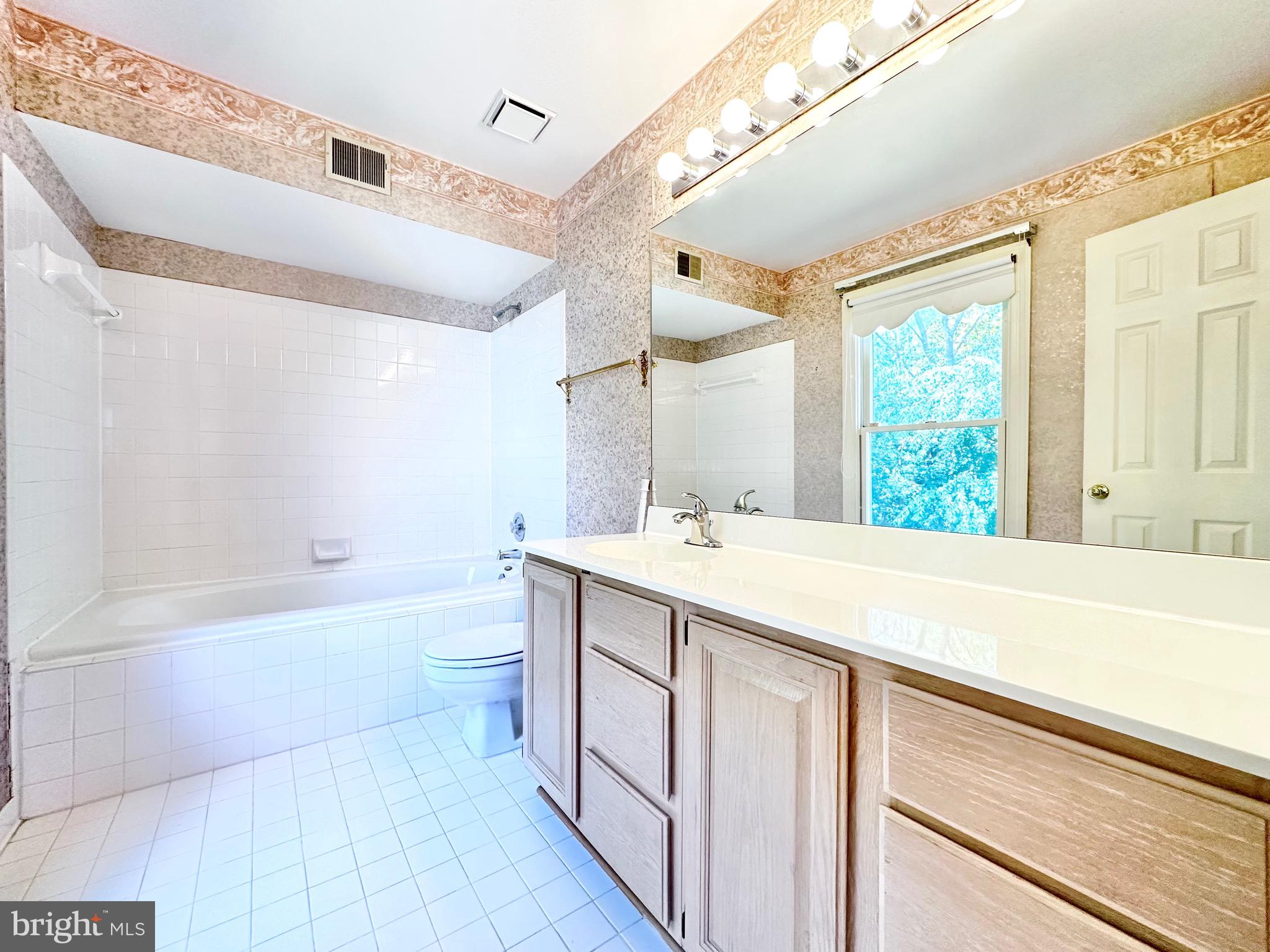 17045 Islip Loop, Unit 301 Dumfries, VA 22026 - Photo 15 of 31