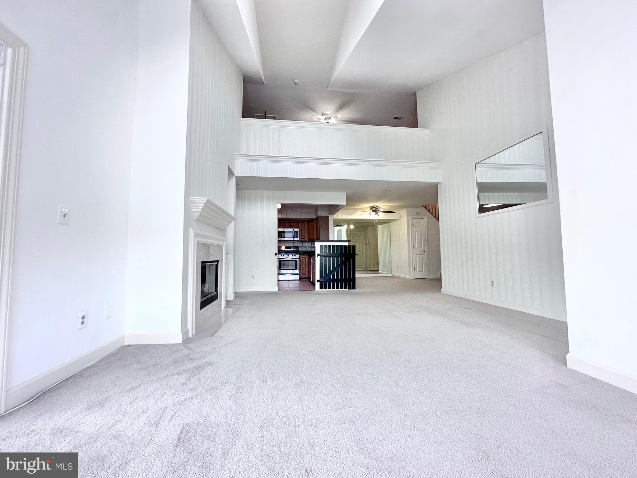 17045 Islip Loop, Unit 301 Dumfries, VA 22026 - Photo 4 of 31