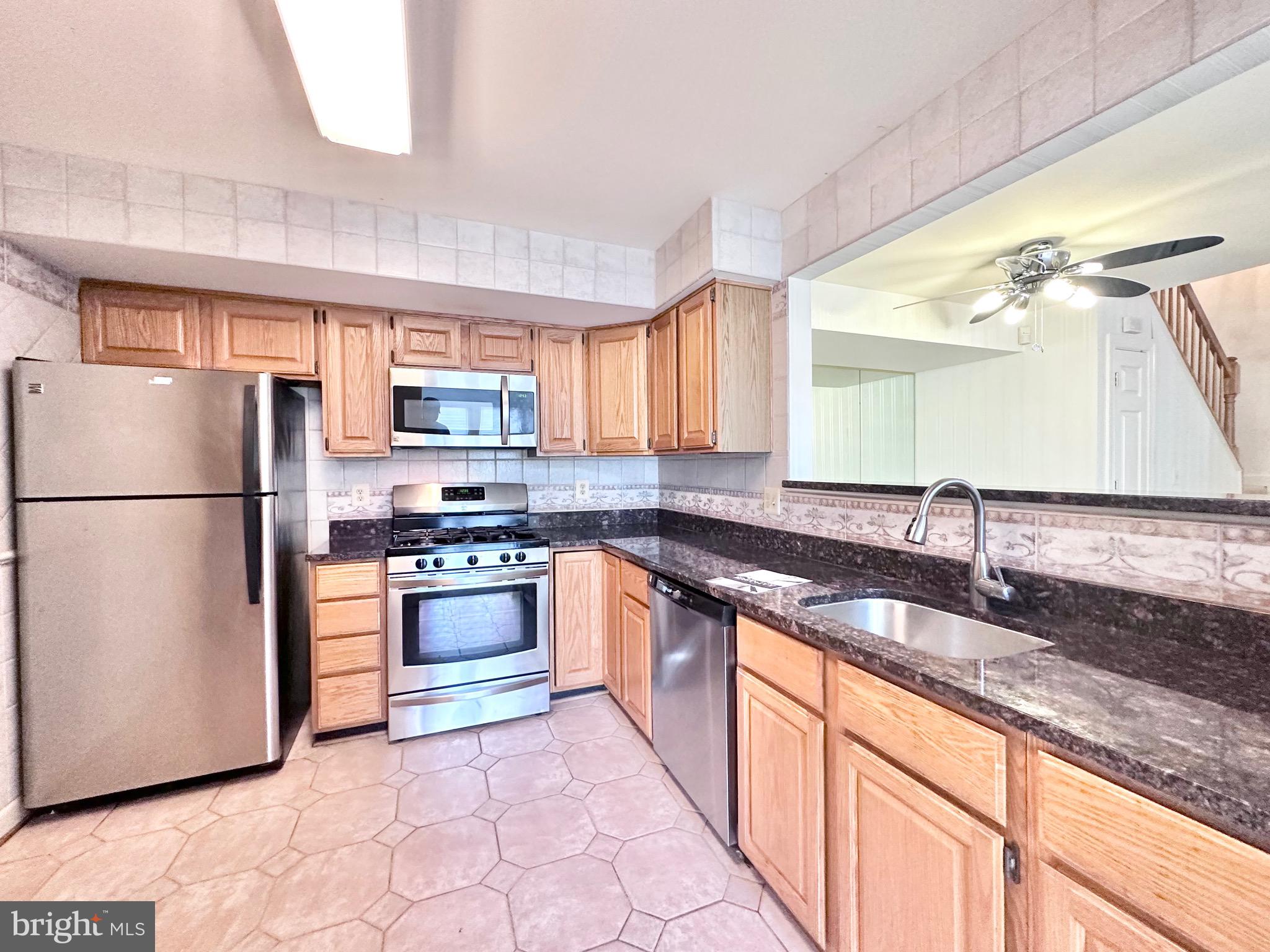 17045 Islip Loop, Unit 301 Dumfries, VA 22026 - Photo 7 of 31