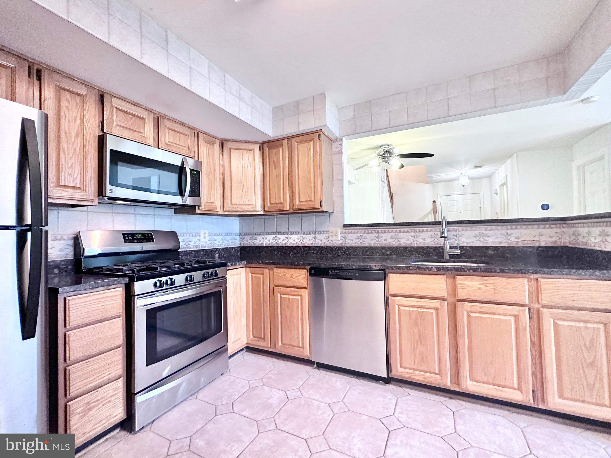17045 Islip Loop, Unit 301 Dumfries, VA 22026 - Photo 9 of 31