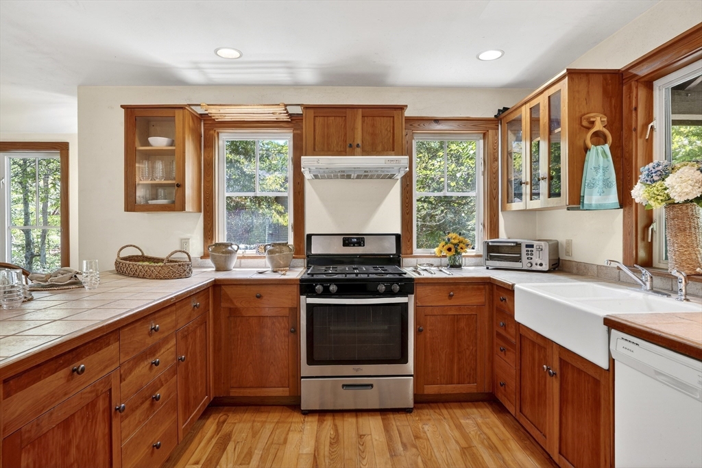 4 Rock Pond Road West Tisbury, MA 02568 - Photo 5 of 31
