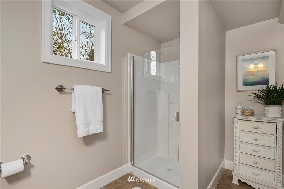 110 Ilwaco Place Southeast Renton, WA 98059 - Photo 14 of 27 Gallery Image 14