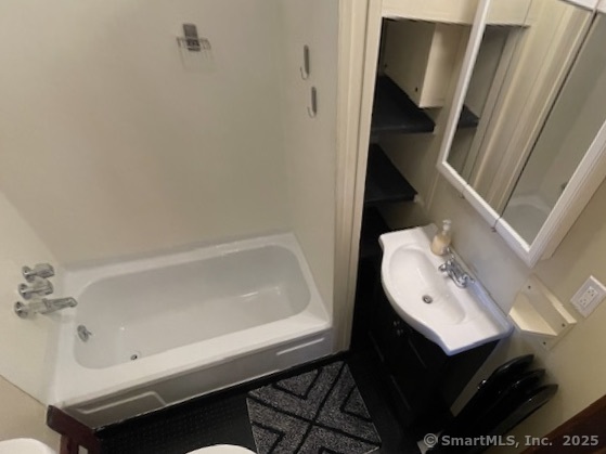 39 Pearl Street, Unit 2 Groton, CT 06355 - Photo 12 of 28