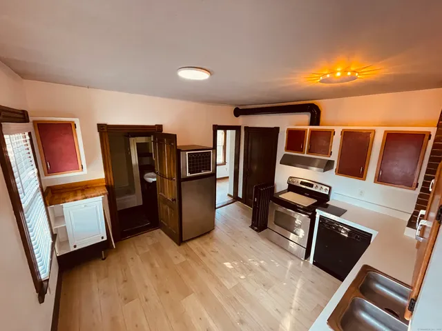 $2,500 | 39 Pearl Street, Unit 2, Groton, CT 06355