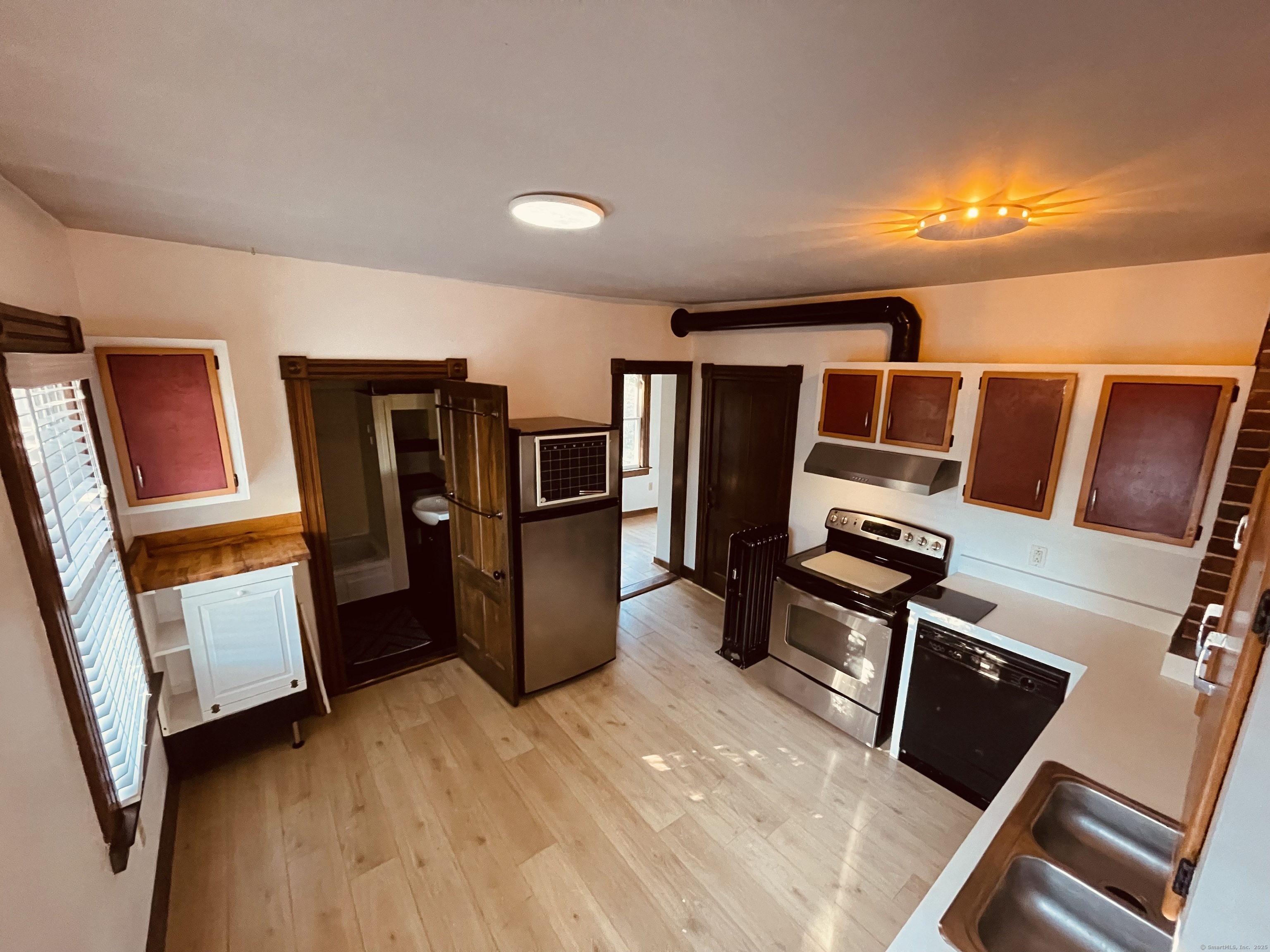 39 Pearl Street, Unit 2 Groton, CT 06355 - Photo 6 of 28