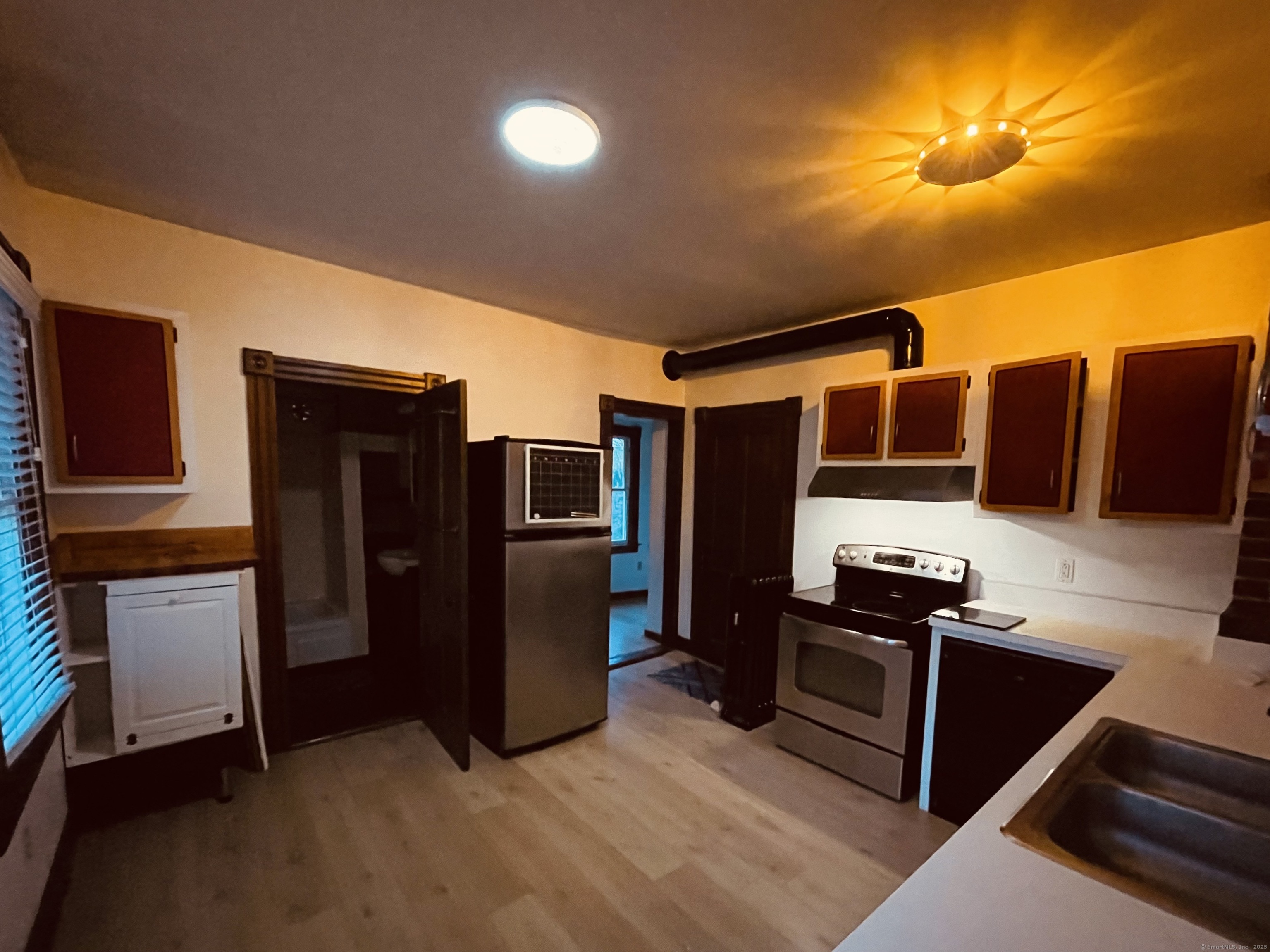 39 Pearl Street, Unit 2 Groton, CT 06355 - Photo 7 of 28 Twilight lighting...