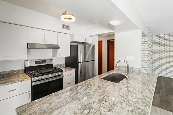 $2,200 | 318 Walker Avenue, Unit 7, Highland Park, IL 60035