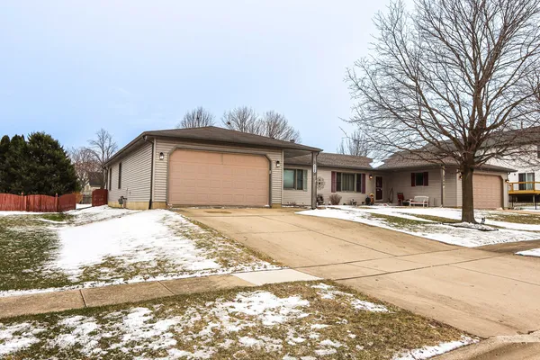 $329,000 | 904 Harvest Trail, Unit B, Yorkville, IL 60560