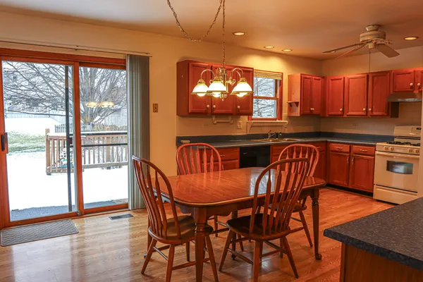$329,000 | 904 Harvest Trail, Unit B, Yorkville, IL 60560