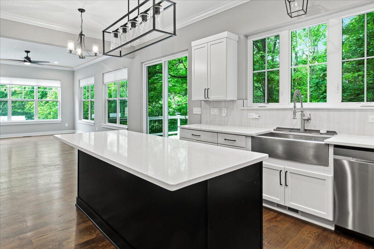 176 East Weber Road Columbus, OH 43202 - Photo 8 of 47 08-08-Kitchen