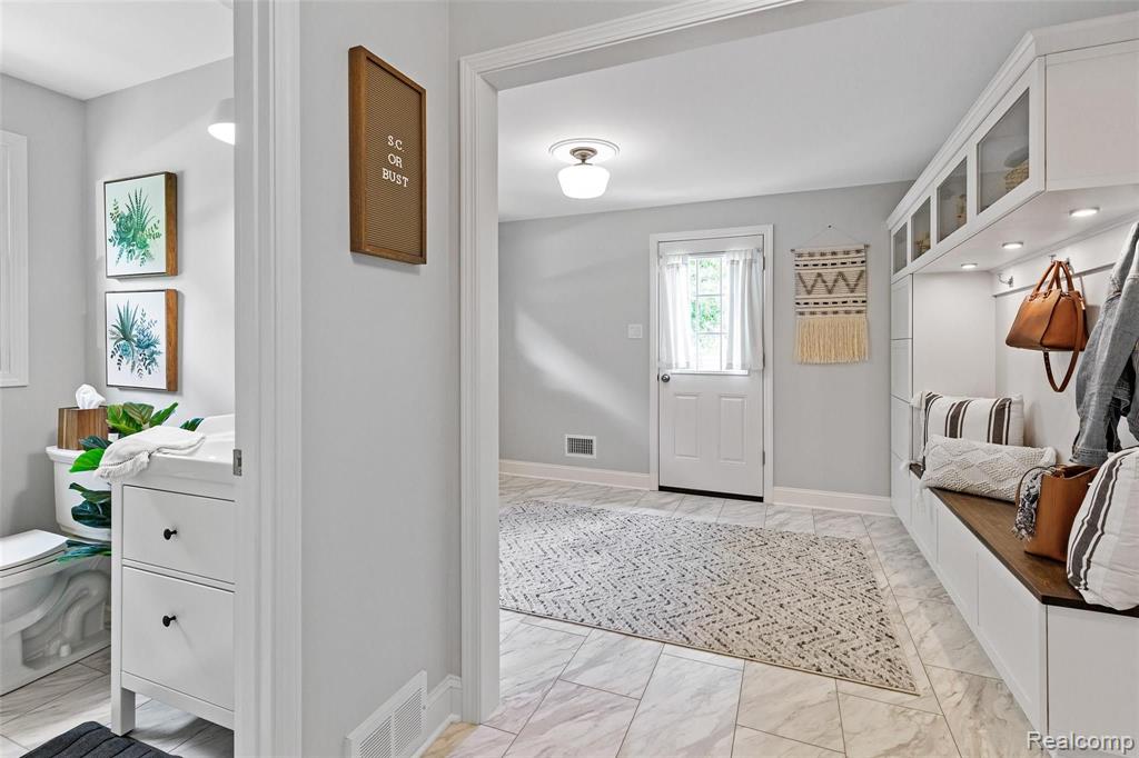 35819 Johnstown Road Farmington Hills, MI 48335 - Photo 25 of 66