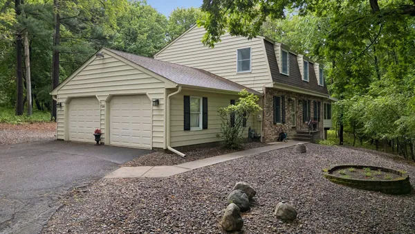 $774,900 | 360 Quail Road, Dellwood, MN 55110