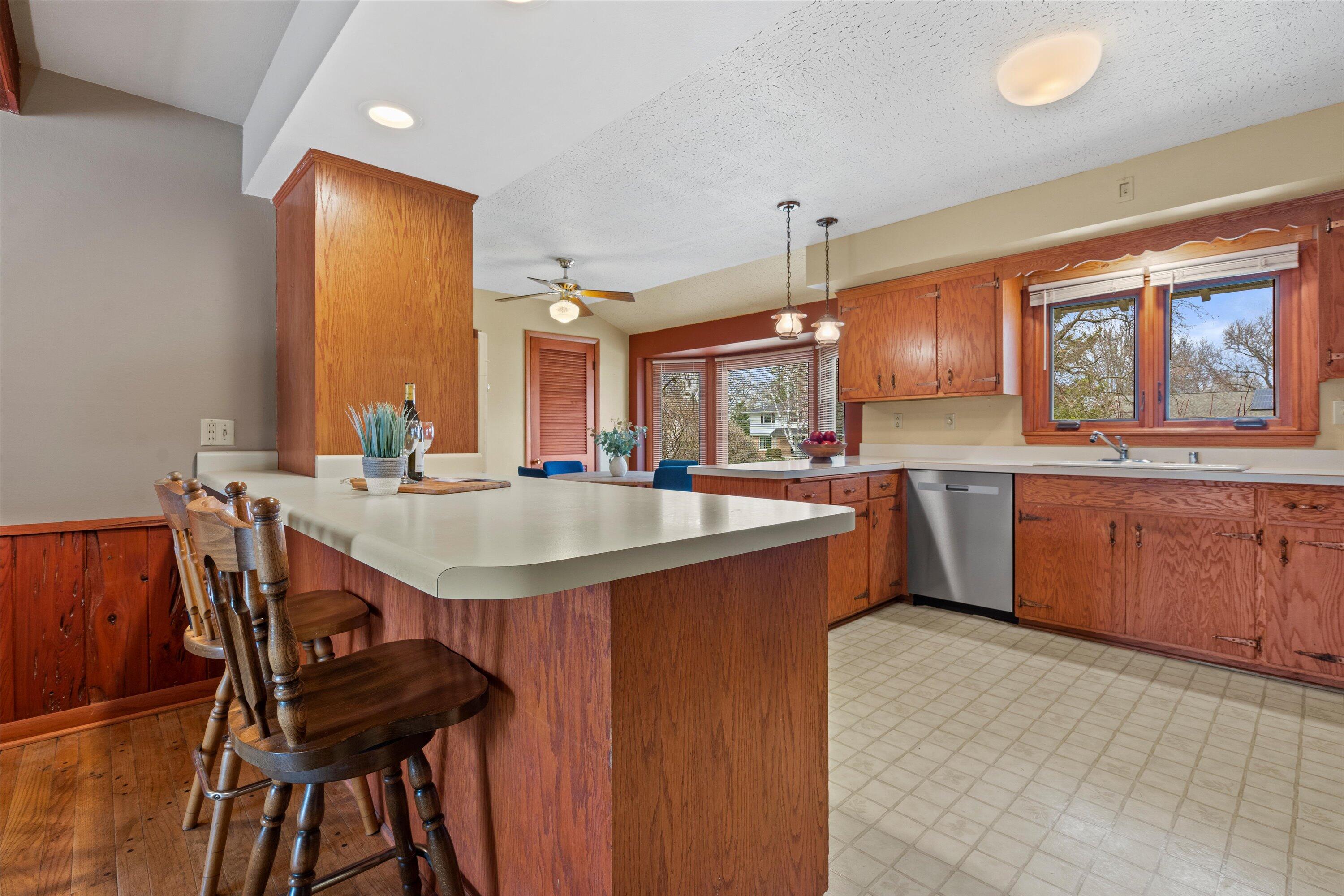 17505 Azure Lane Brookfield, WI 53045 - Photo 29 of 49 Breakfast Bar