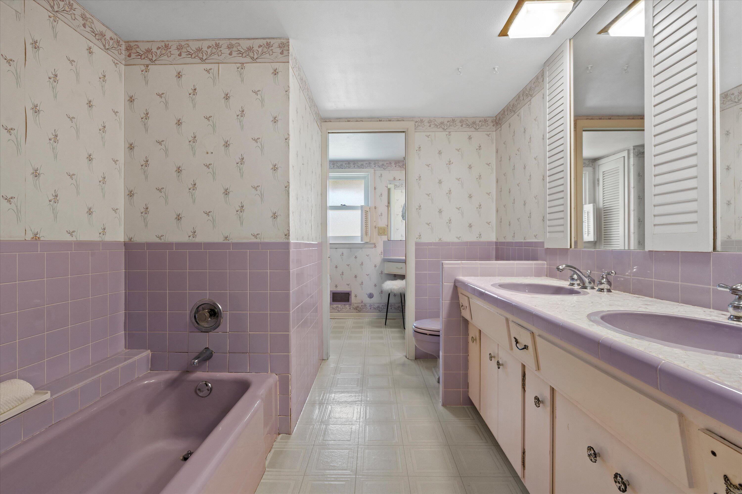 17505 Azure Lane Brookfield, WI 53045 - Photo 38 of 49 Colorful Ensuite Bathroom