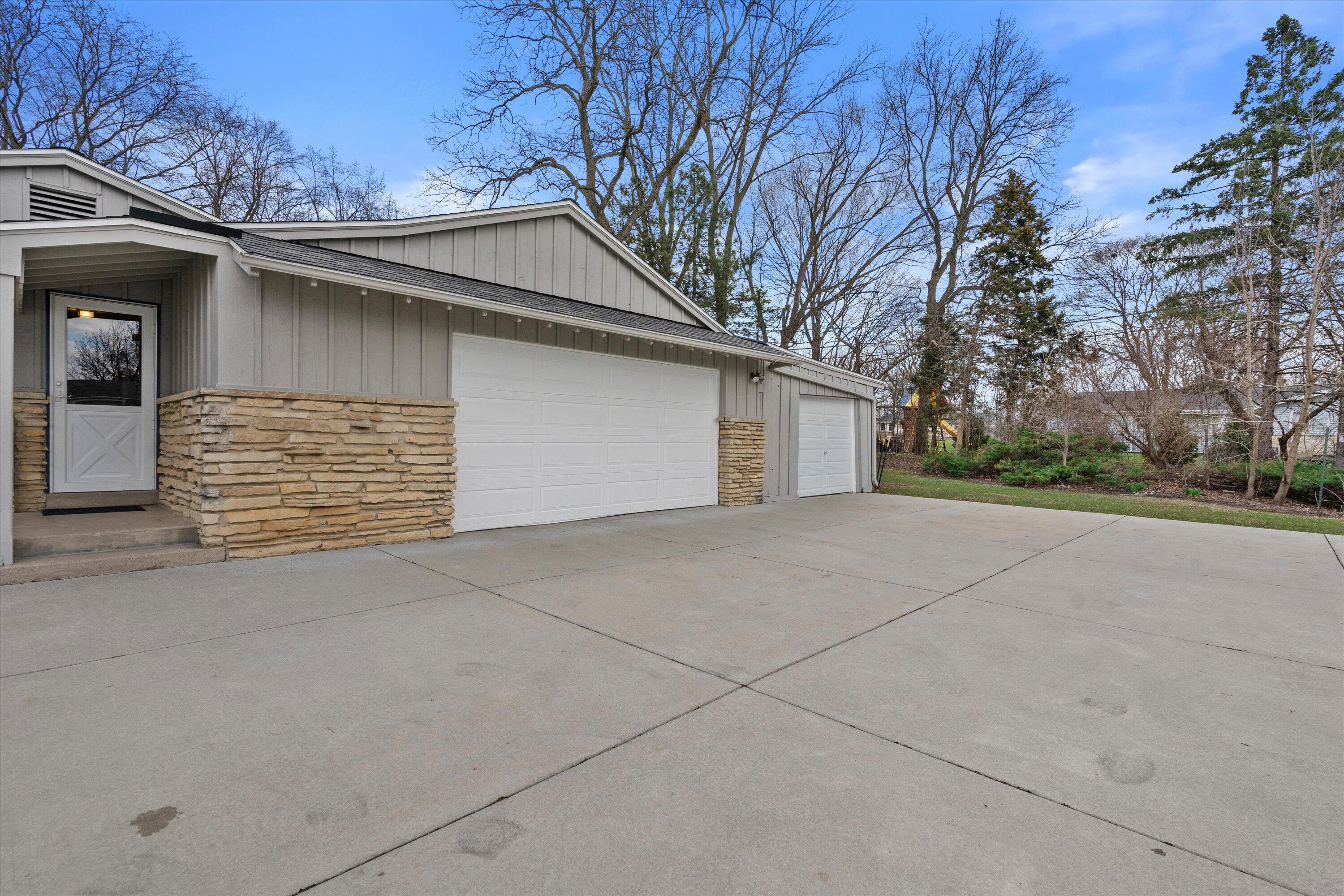 17505 Azure Lane Brookfield, WI 53045 - Photo 4 of 49 3+ Car Garage Spaces