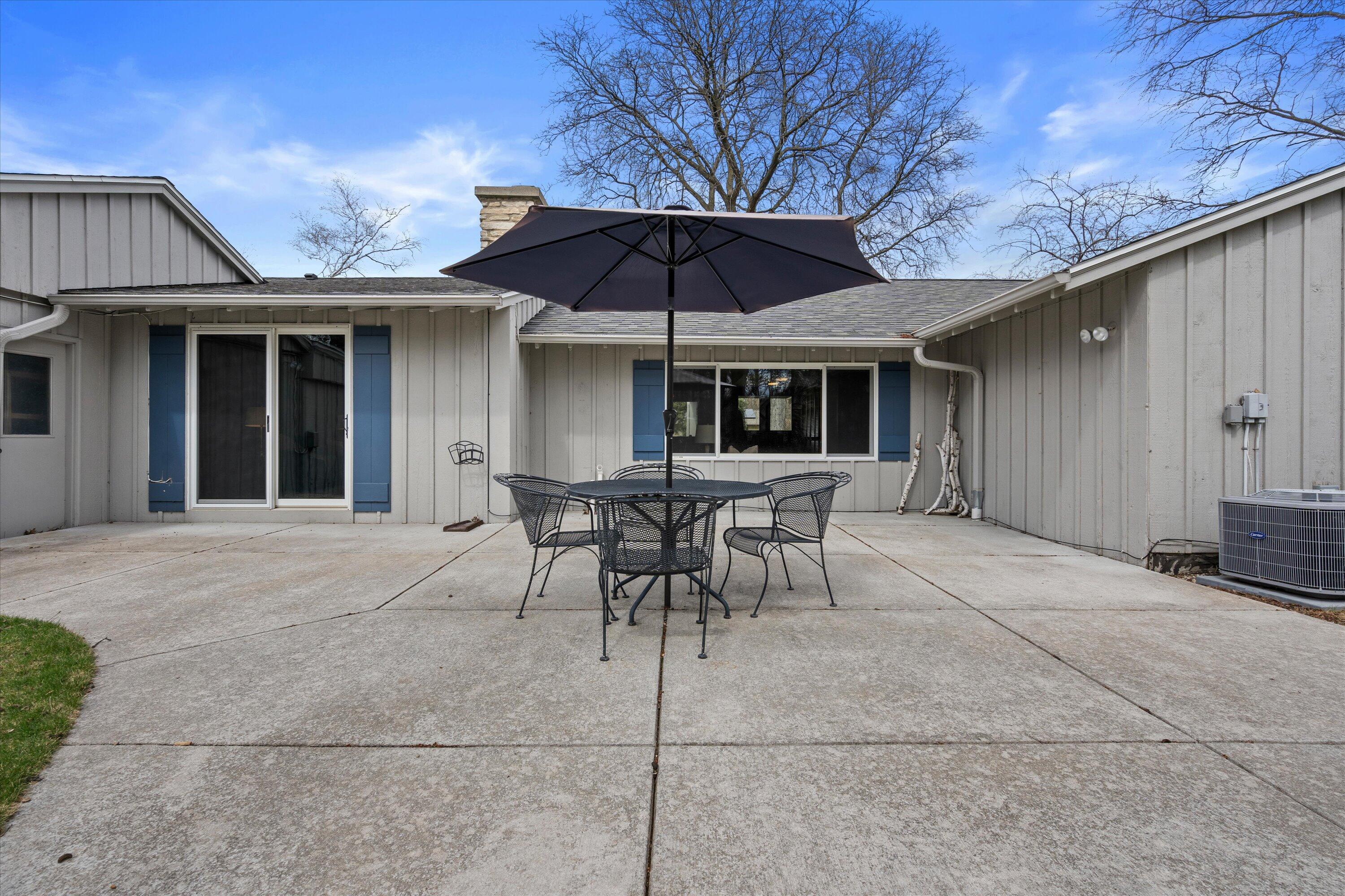 17505 Azure Lane Brookfield, WI 53045 - Photo 6 of 49 Great Space For Entertaining