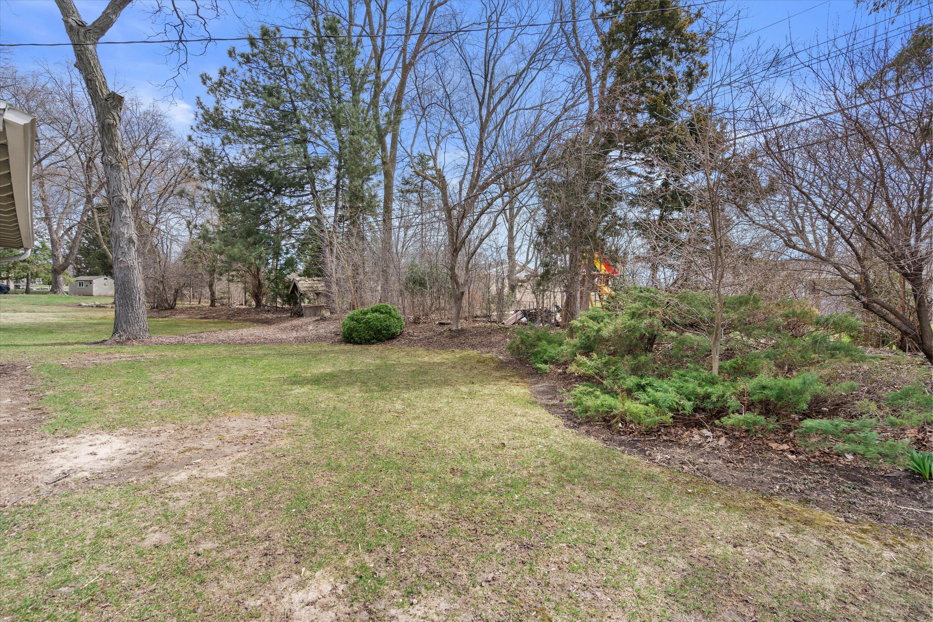 17505 Azure Lane Brookfield, WI 53045 - Photo 9 of 49 Plenty of Space Inside & Out