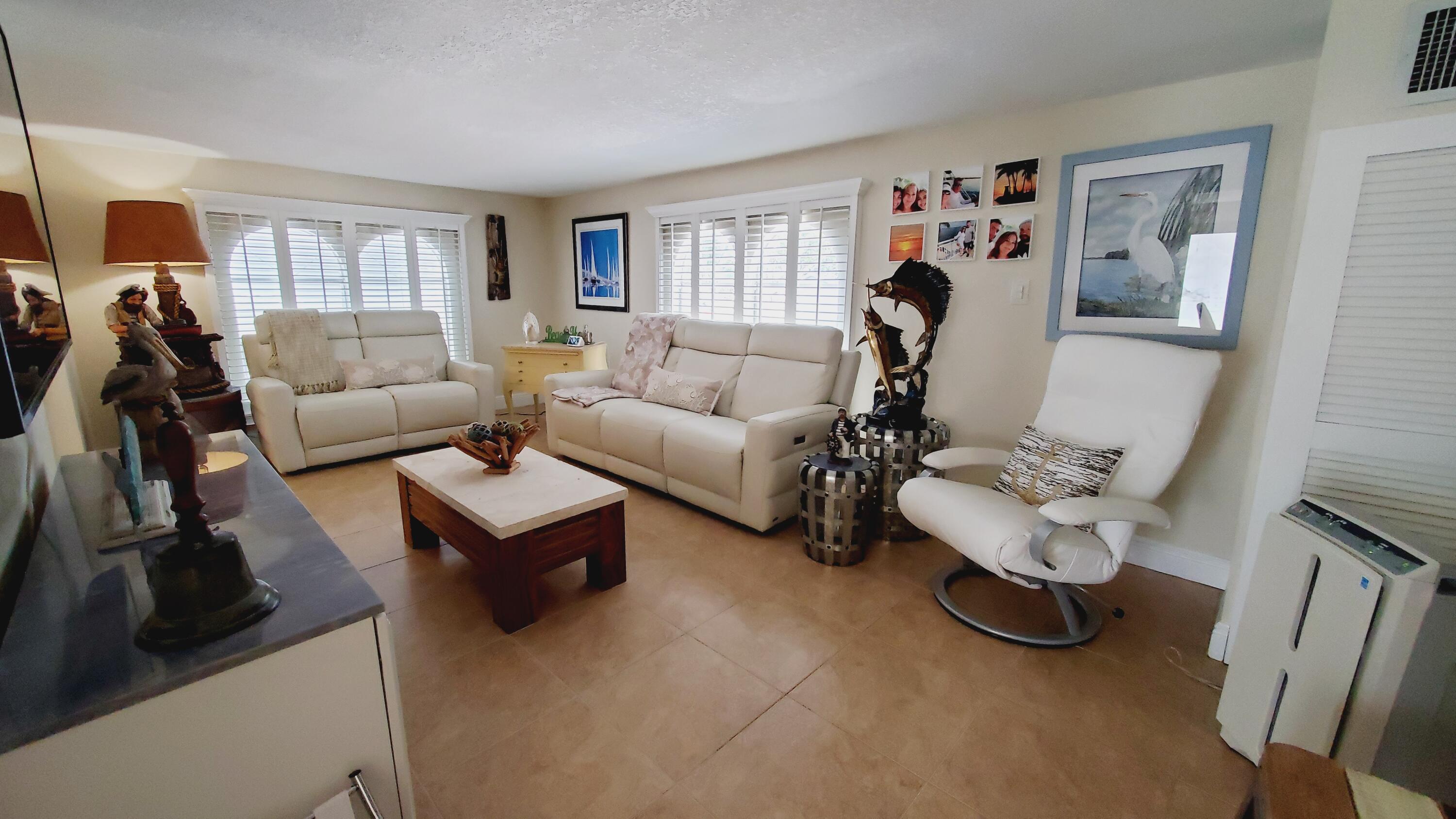 26 Swallow Road Key Largo, FL 33037 - Photo 12 of 30 Living Area