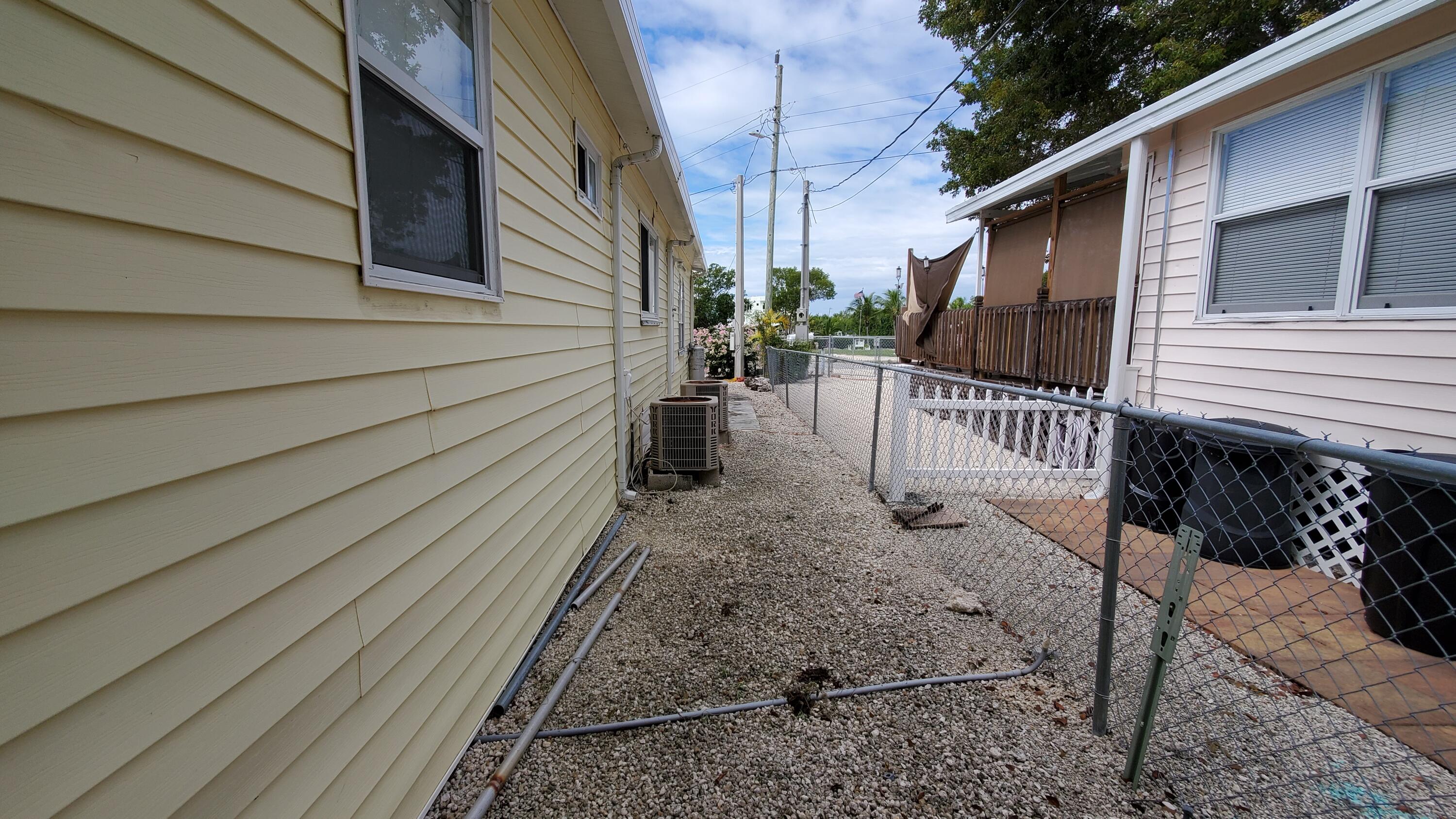 26 Swallow Road Key Largo, FL 33037 - Photo 24 of 30 Side