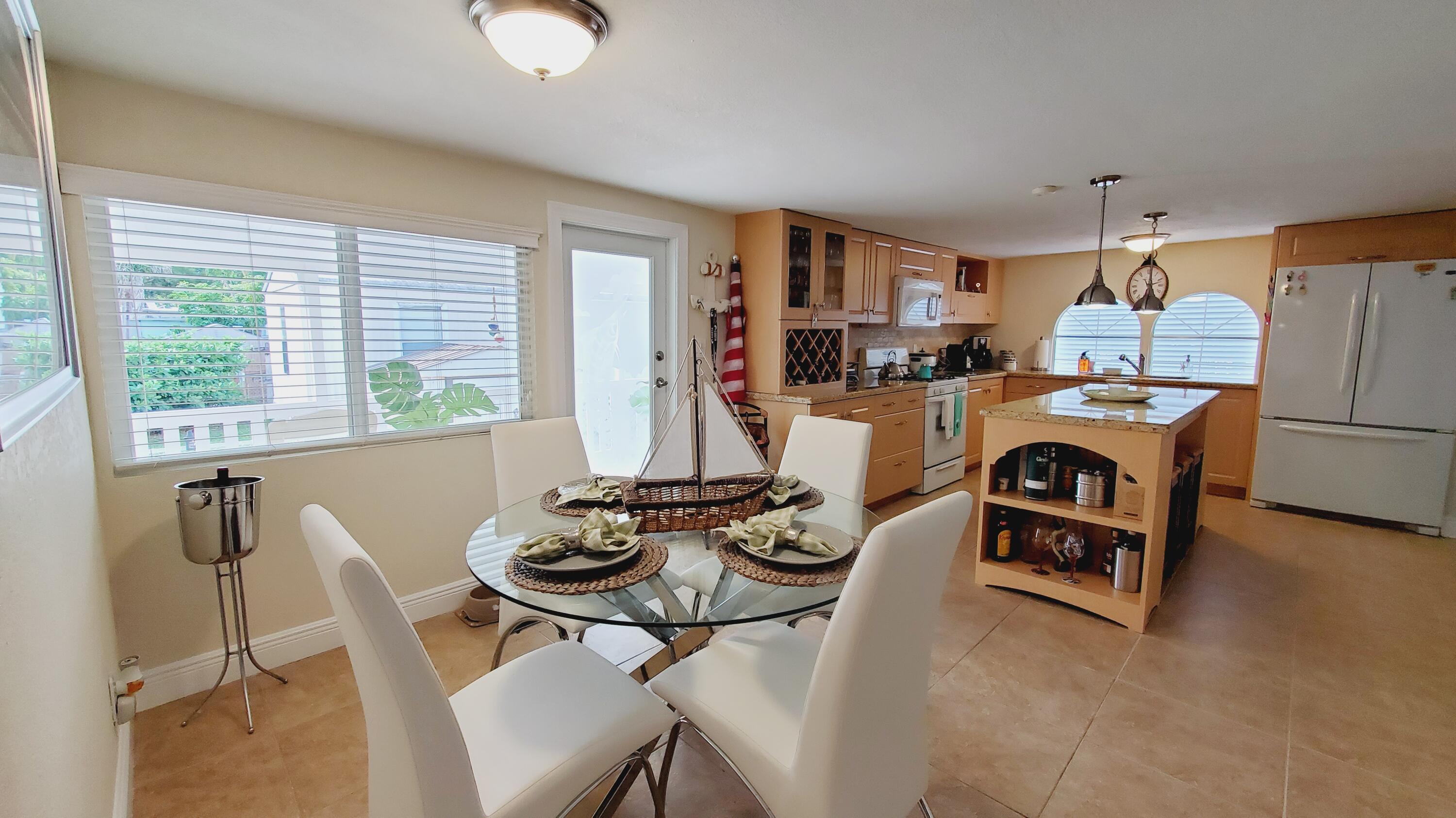 26 Swallow Road Key Largo, FL 33037 - Photo 6 of 30 Dining Area