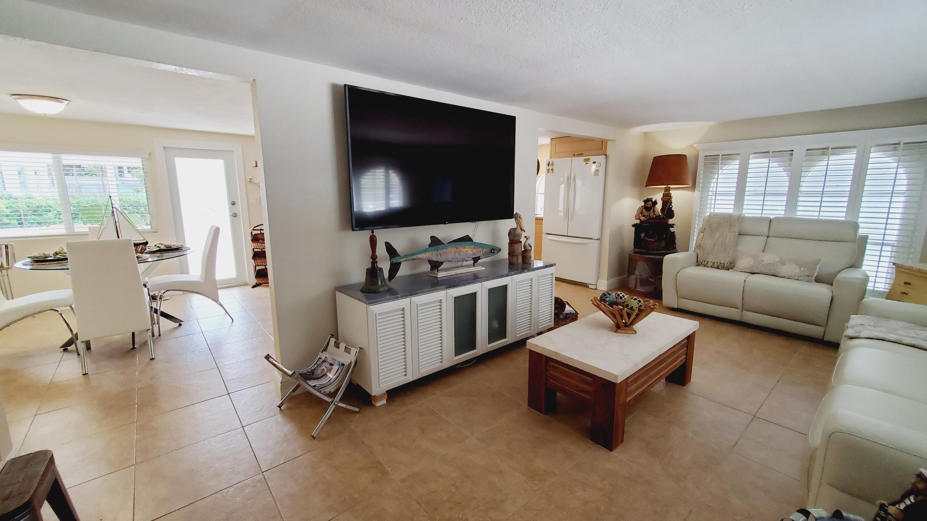 26 Swallow Road Key Largo, FL 33037 - Photo 10 of 30 Living Area