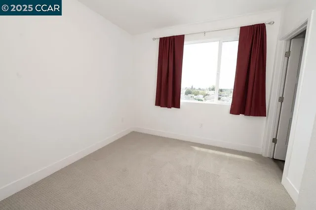 $3,995 | 9877 MacArthur Boulevard, Unit E, Oakland, CA 94605