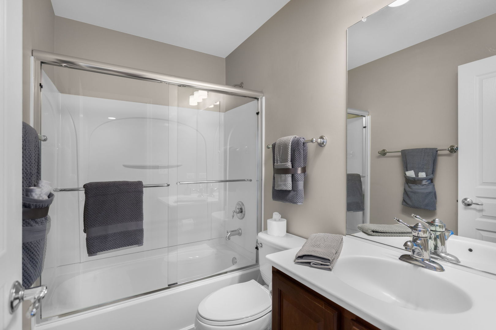 3303 Redbud Drive Lindenhurst, IL 60046 - Photo 13 of 25 a bathroom with a sink toilet tub and shower