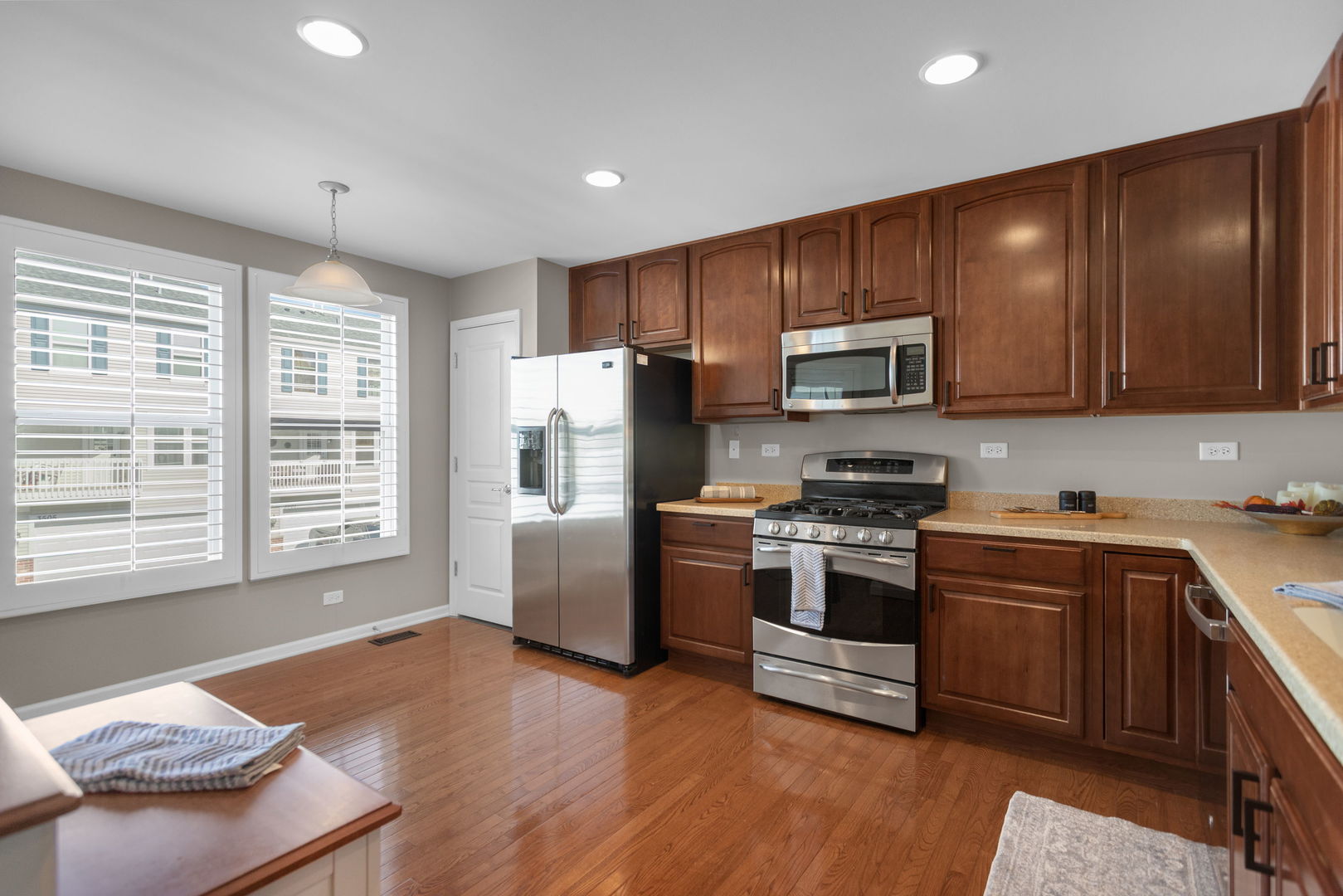 3303 Redbud Drive Lindenhurst, IL 60046 - Photo 5 of 25 a kitchen with wooden cabinets and stainless steel appliances
