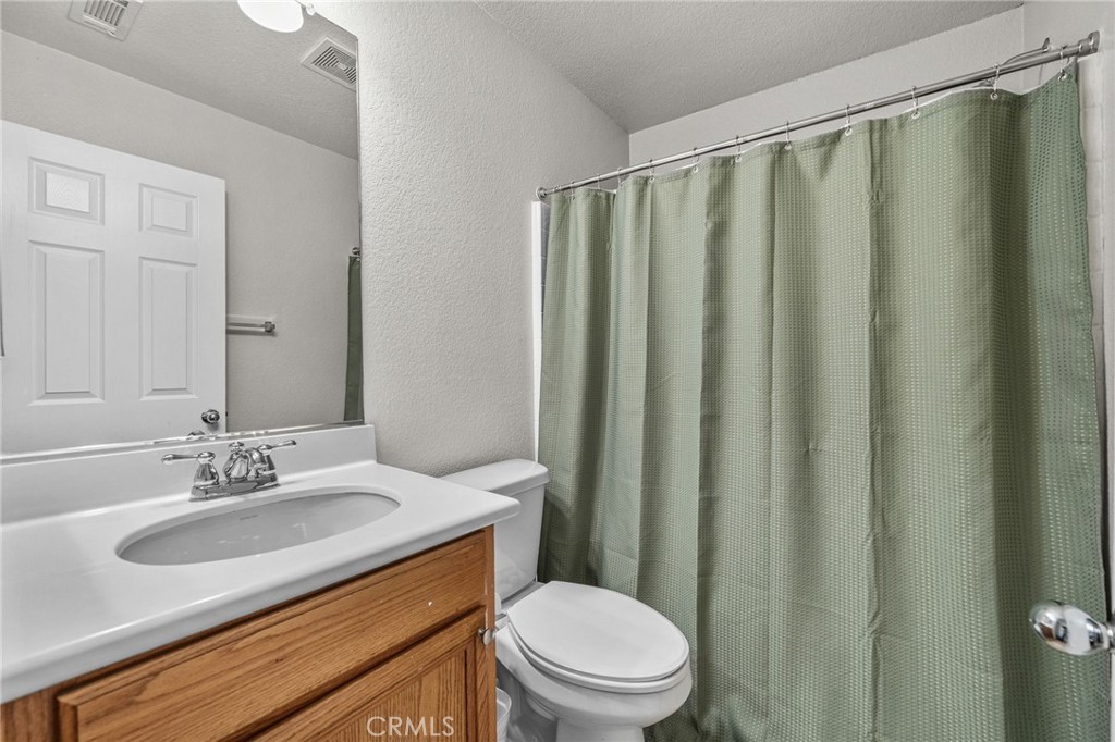 33934 Lily Road Yucaipa, CA 92399 - Photo 33 of 47 Bathroom 3 / JR SUITE ATTACHED