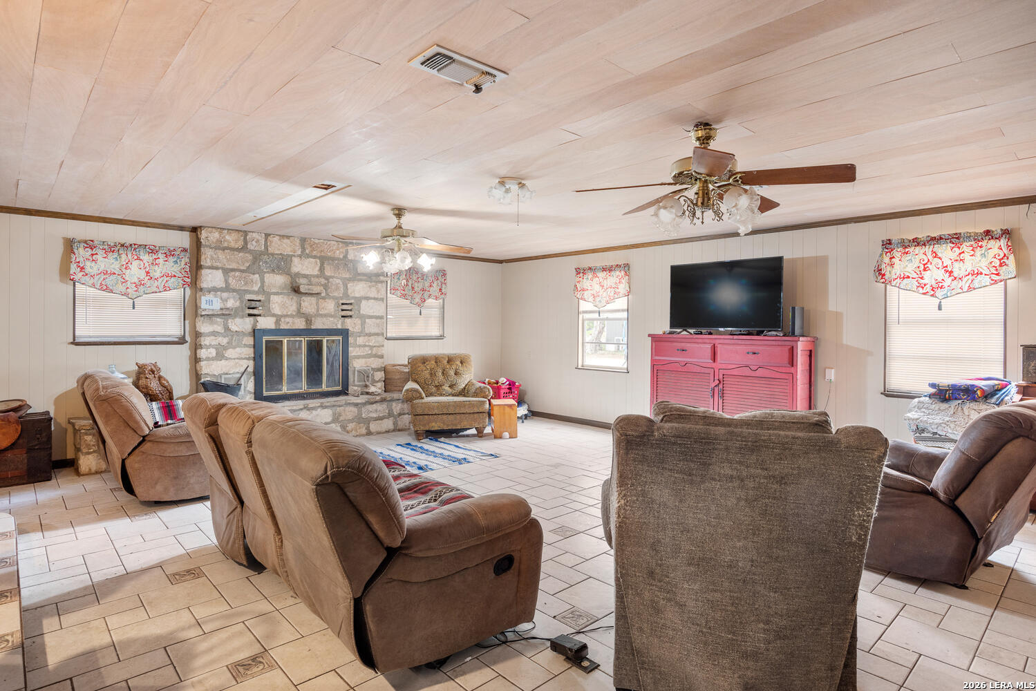 308 Hackberry Street Junction, TX 76849 - Photo 8 of 23