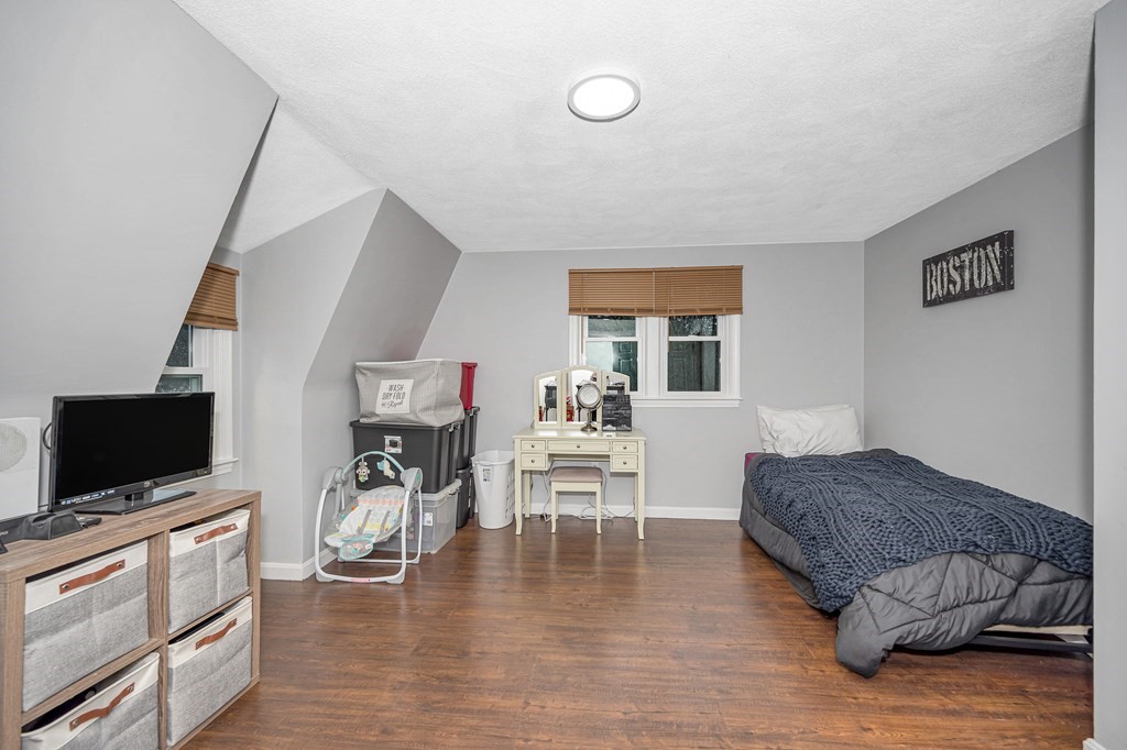 76 Maplewood Drive Townsend, MA 01469 - Photo 23 of 31 a living room with furniture and a flat screen tv